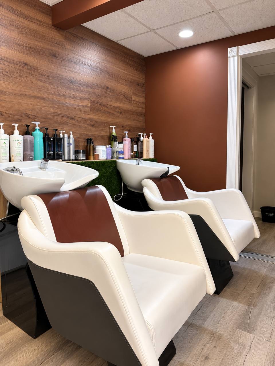 Lavat&oacute;rios do Beauty Space, com produtos profissionais